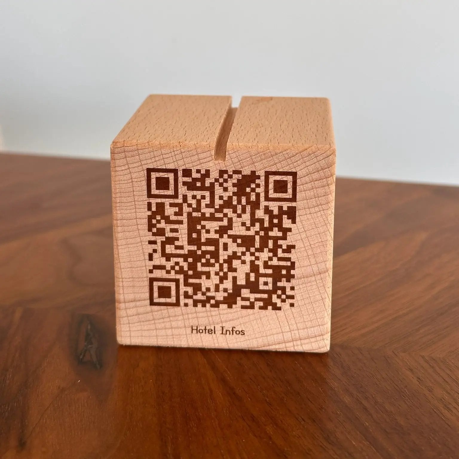Cube en bois QR code personnalisable avec fente